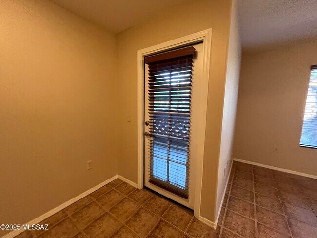 Building Photo - 5751 N Kolb Rd