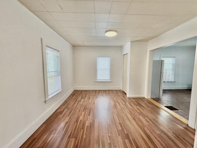 Building Photo - 7 Howe St