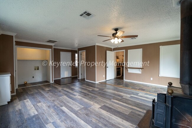 Building Photo - Wonderful 3BD/2BD Home minutes away from Quail Springs Mall & Chisholm Creek.