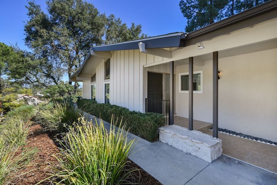 Building Photo - 16940 Adlon Rd