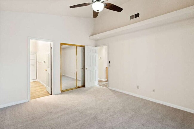 Building Photo - 5740 Laguna Park Dr