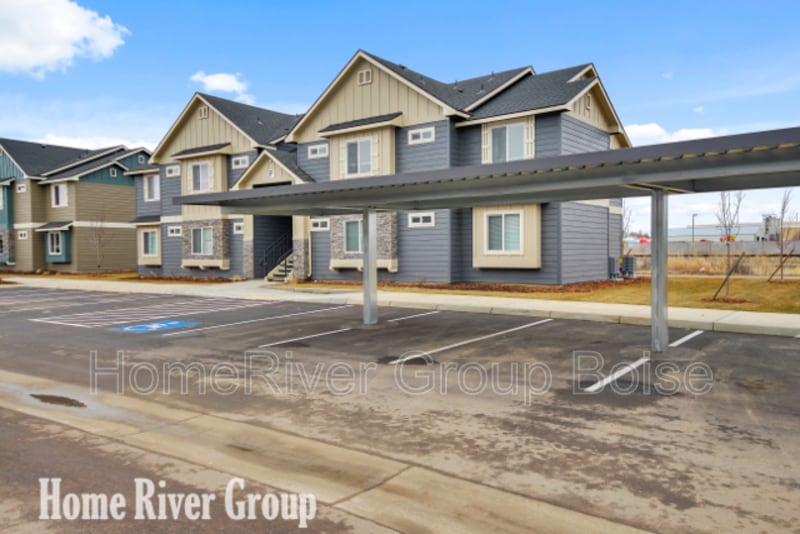 Building Photo - 1340 S Edgewater Cir