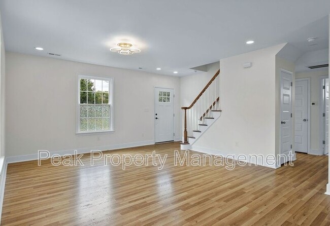 Building Photo - 2616 Redwood Ave