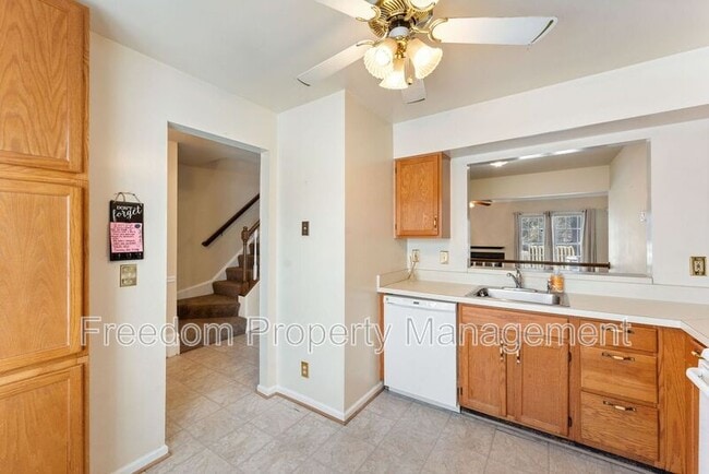 Building Photo - 726 Pine Tree Ct