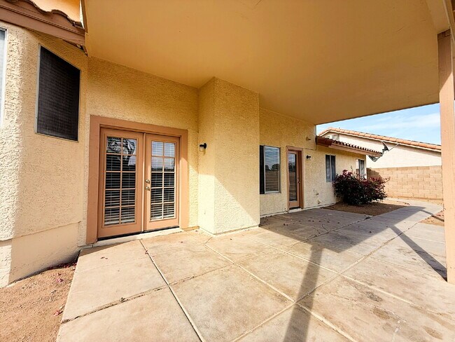 Building Photo - Spacious Garden Lakes Beauty – Vaulted Ceilings, 3-Car Garage & Stunning Upgrades!