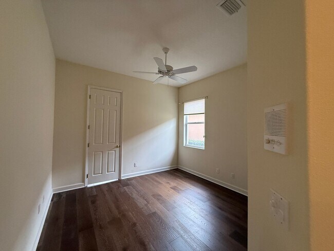 Building Photo - Luxurious 4 Bedroom 3 Bath Lakefront Pool Home W/3-Car Garage