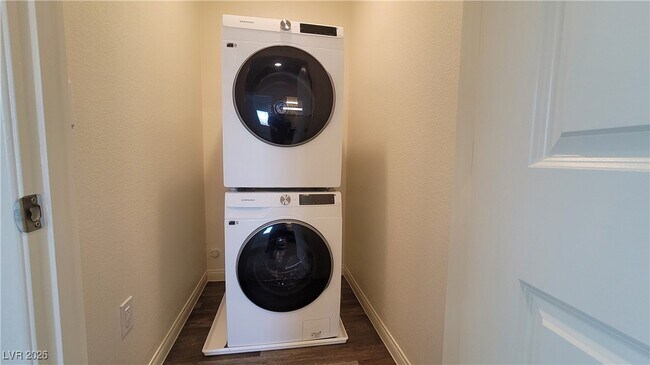 Building Photo - 2842 Matador Red Ave