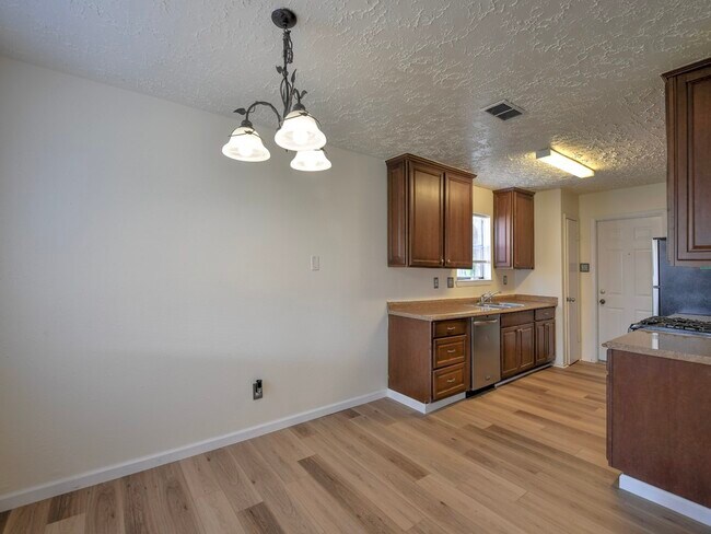 Building Photo - 1934 Feather Ridge Dr