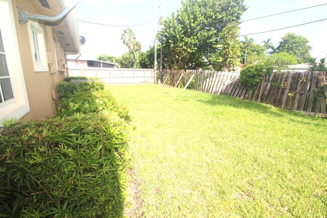 Building Photo - 551 SE 15th St