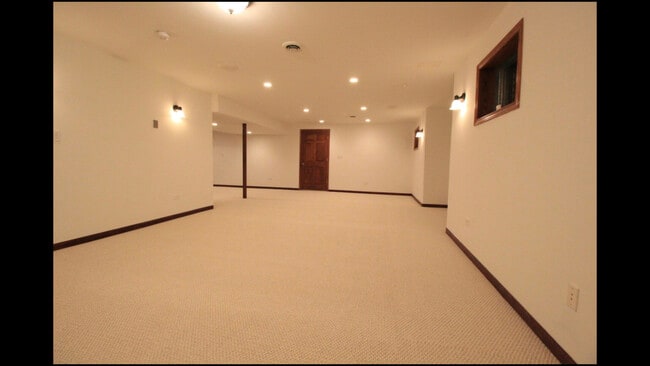 Building Photo - 217 Sparrow Ln