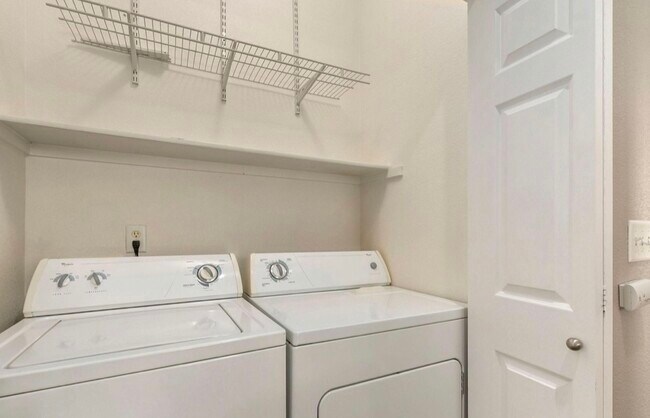 Building Photo - 2862 Kansas Dr