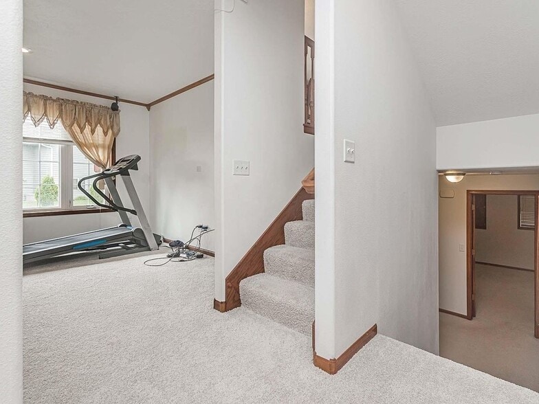 Building Photo - 809 S Outlook Dr