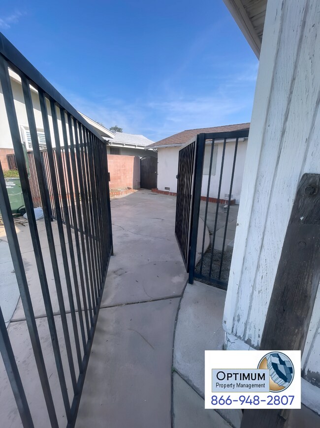 Building Photo - Summer-Ready Pool Home in Pomona