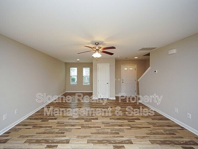 Building Photo - 557 Truman Dr