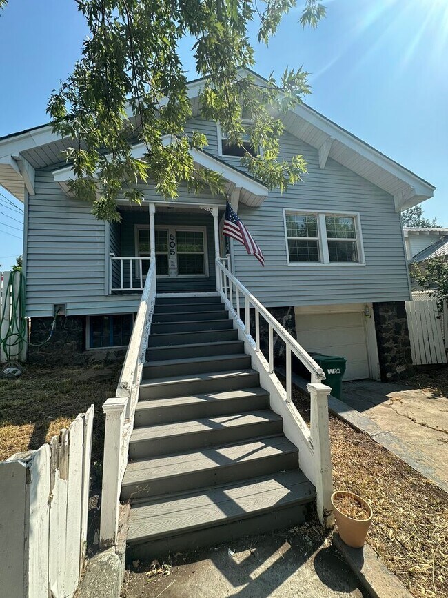 Building Photo - 3 Bedroom House with basement