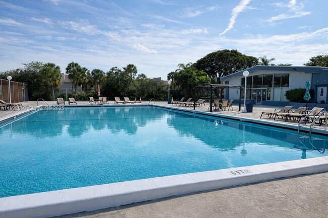 Building Photo - 470 Executive Center Dr