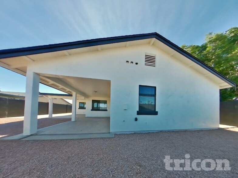 Building Photo - 2108 W Hermosa Dr