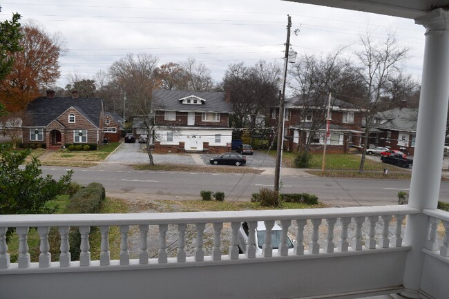 Building Photo - 633 N Ocoee St