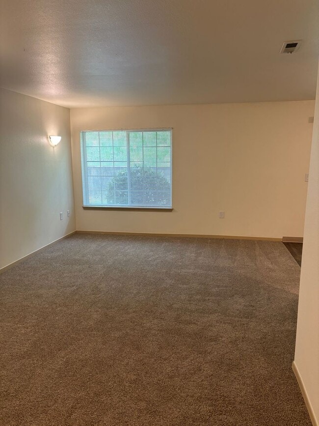 Interior Photo - Oakridge
