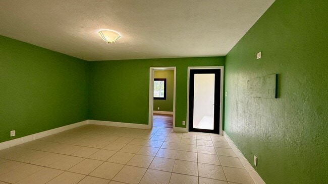 Building Photo - 4729 Myrtle Ln