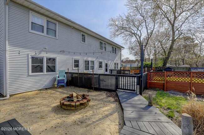 Building Photo - 247 Sprucewood Dr