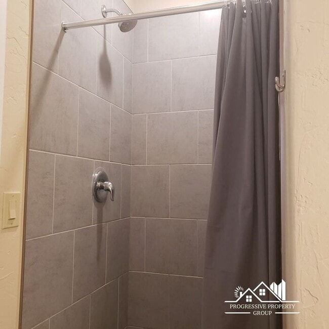 Building Photo - 525 E Kiowa St