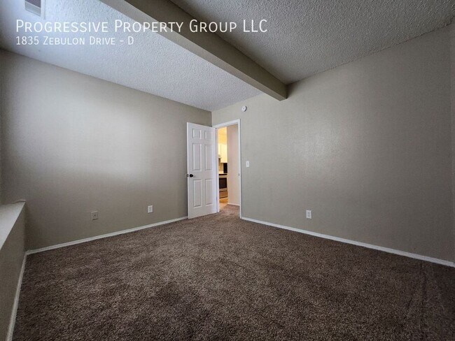 Building Photo - 1835 Zebulon Dr