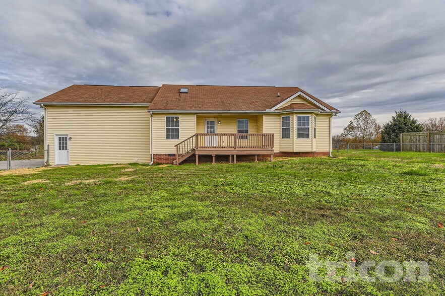 Building Photo - 206 Bettis Rd