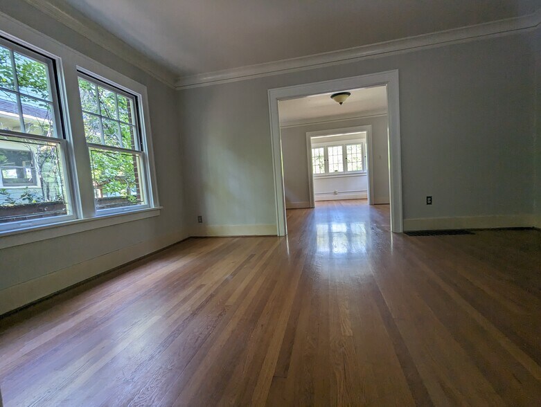 Building Photo - 2124 SE Elliott Ave