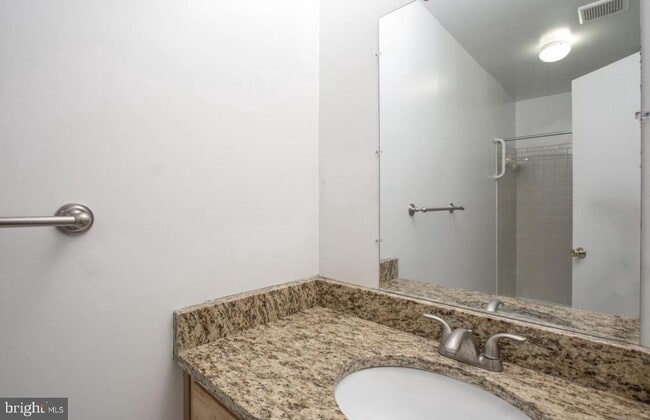 Building Photo - 7862 Heatherton Ln