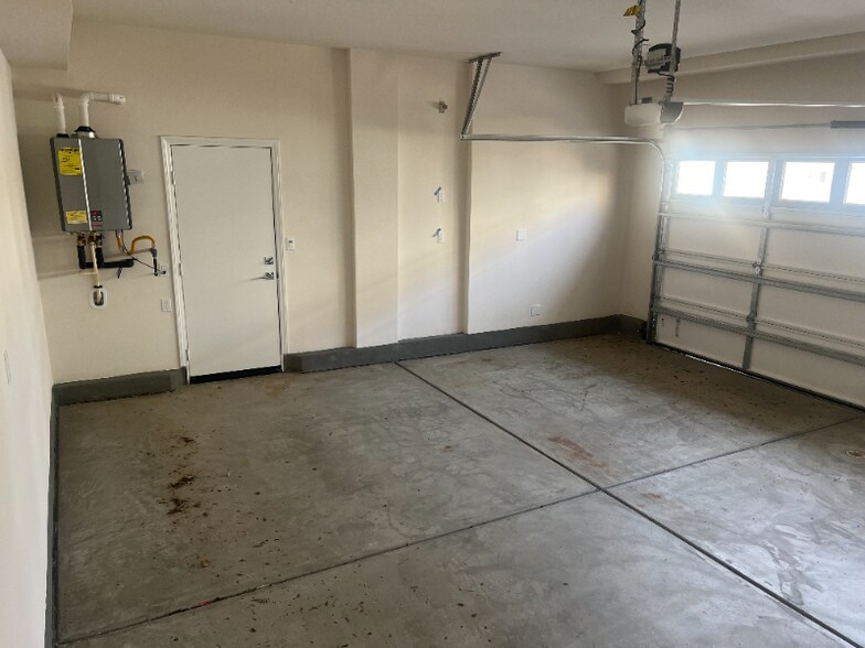 Building Photo - 16273 Castello Ln