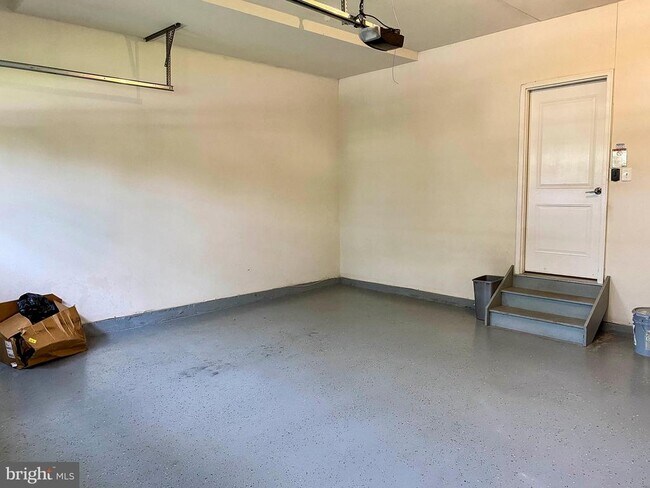 Building Photo - 6665 Fayette St