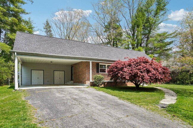 Building Photo - 710 Heatherwood Dr