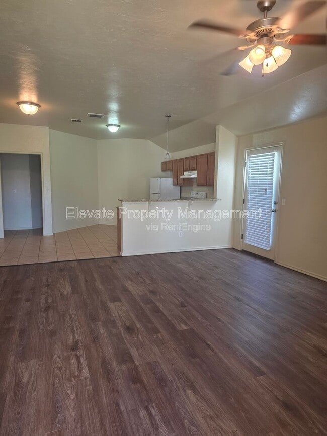 Building Photo - 913 West Prairie Wind Way