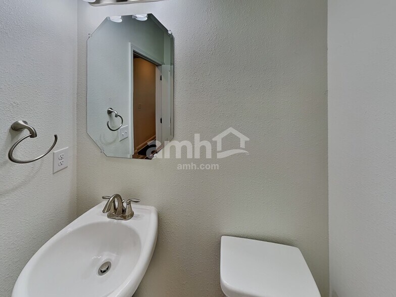 Building Photo - 2939 Hill Valley Ln