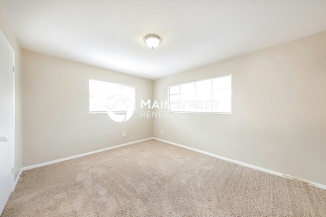 Building Photo - 2 Bedroom Pet-Friendly Home in Phoenix, AZ with Main Street Renewal
