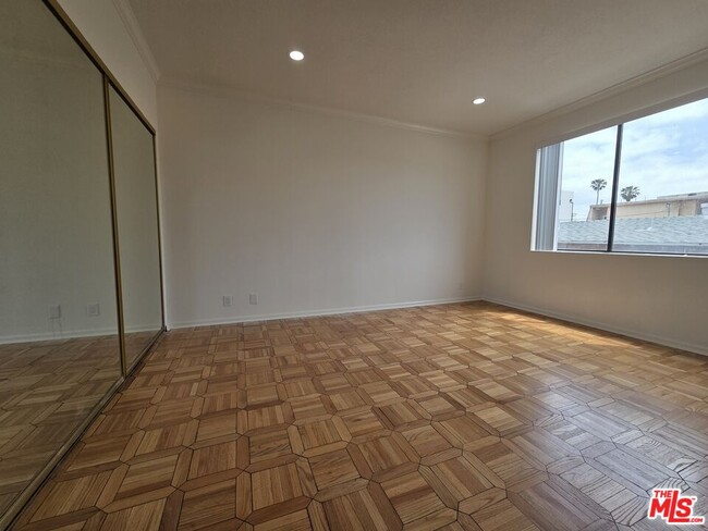 Building Photo - 126 Croft Ave