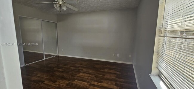 Building Photo - 613 SW Sandbar Terrace