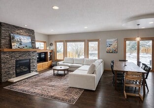 Building Photo - 2489 Schneider Ct