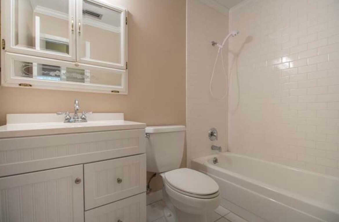 Building Photo - 1136 Carissa Dr