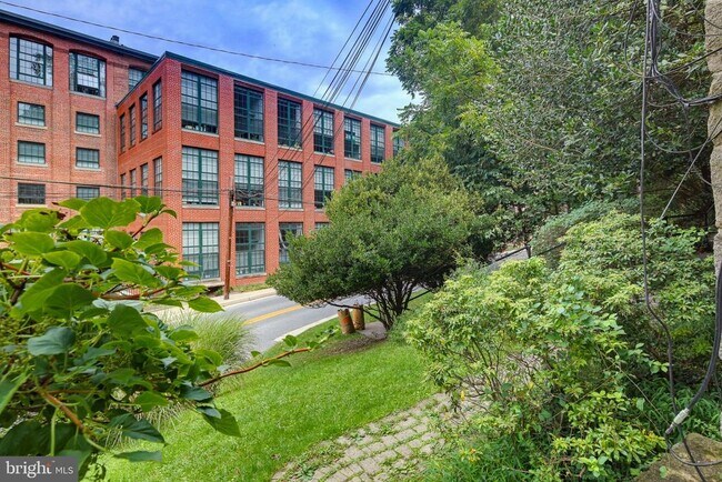 Building Photo - 871 Oella Ave