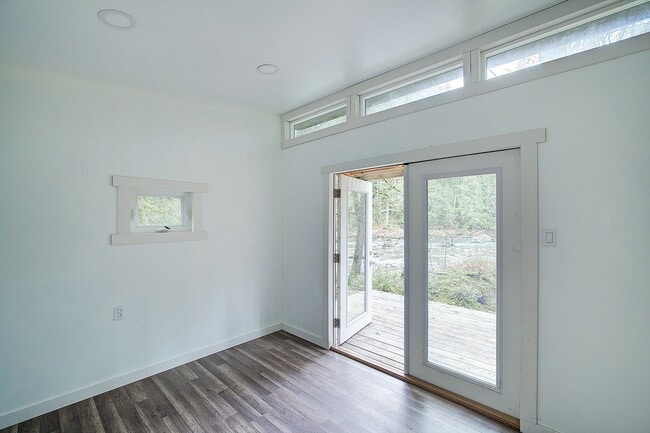 Building Photo - 4bd/3.5ba North Bend Home