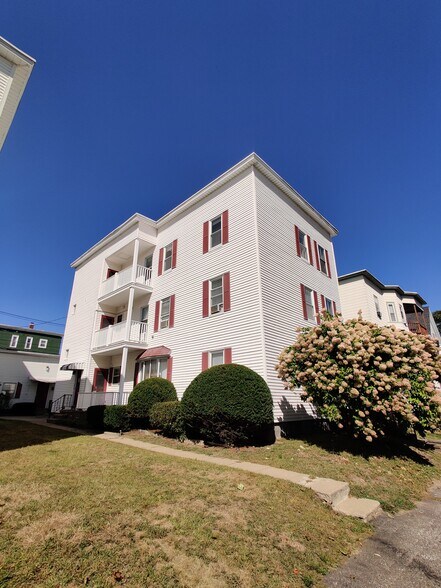 Exterior + Yard - 578 Dubuque St