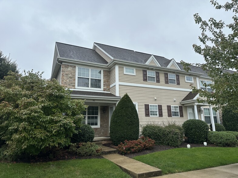 Primary Photo - 701 Brentwood Dr