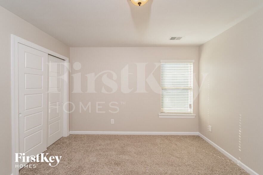 Building Photo - 506 Blackberry Glenn