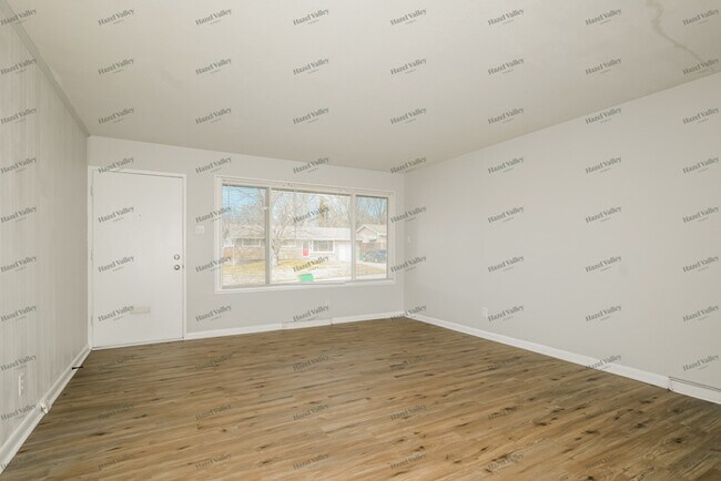 Building Photo - 2230 Hollis Dr