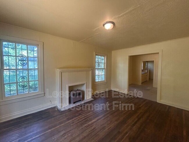 Building Photo - 3041 Desoto St