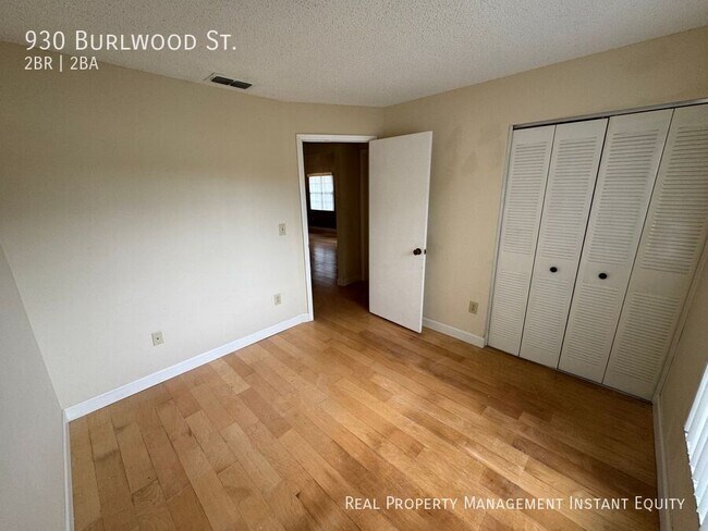 Building Photo - 930 Burlwood St