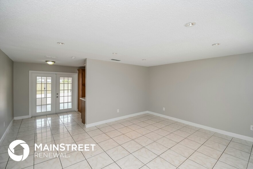 Building Photo - 11848 Minford Cir S