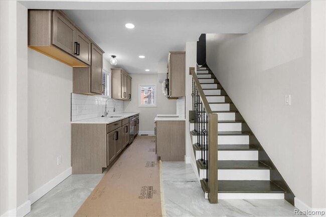 Building Photo - 16200 Parkside St